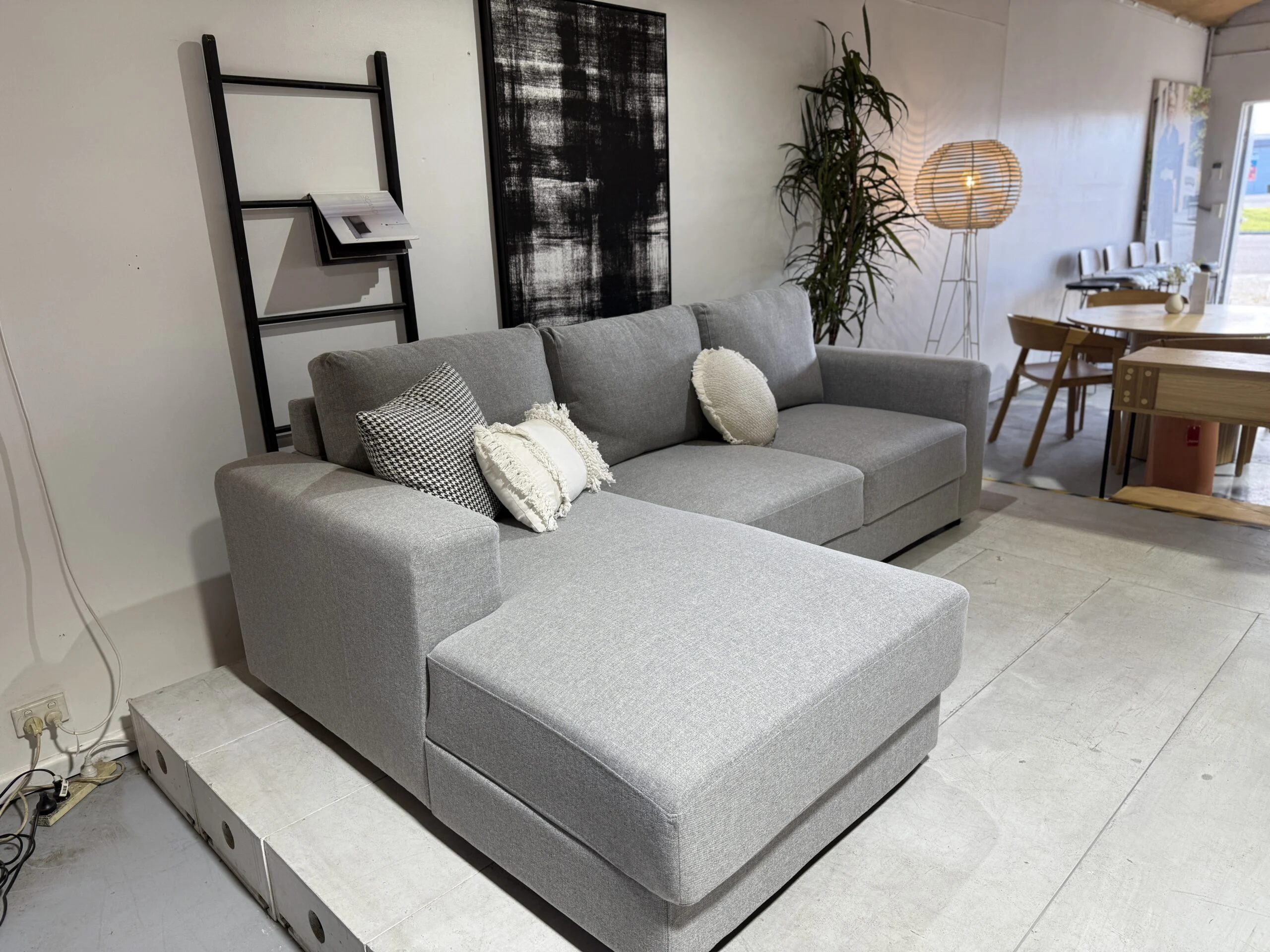 Peggz โ 3 Seater Chaise Sofa Lounge | RHF