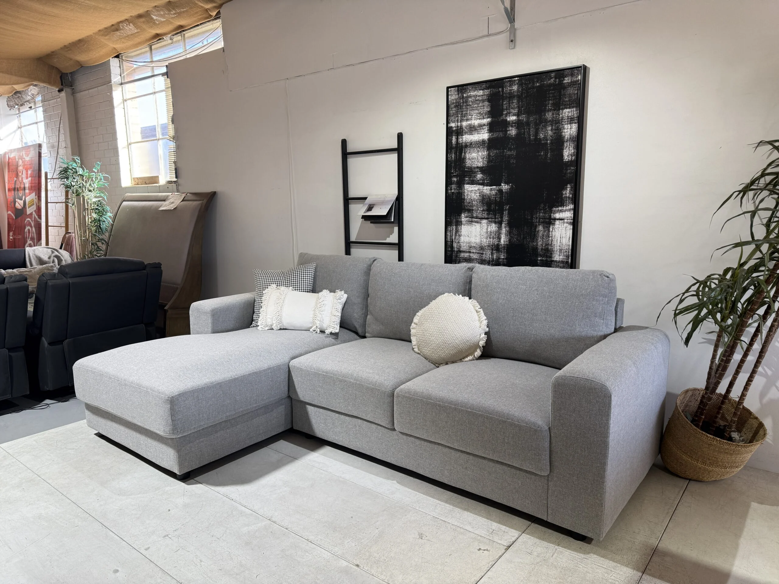 Peggz โ 3 Seater Chaise Sofa Lounge | RHF